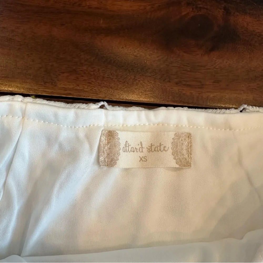 Altar'd State White and Yellow Daisy Crochet Cut Out Mini Skirt Size XS - Picture 4 of 4